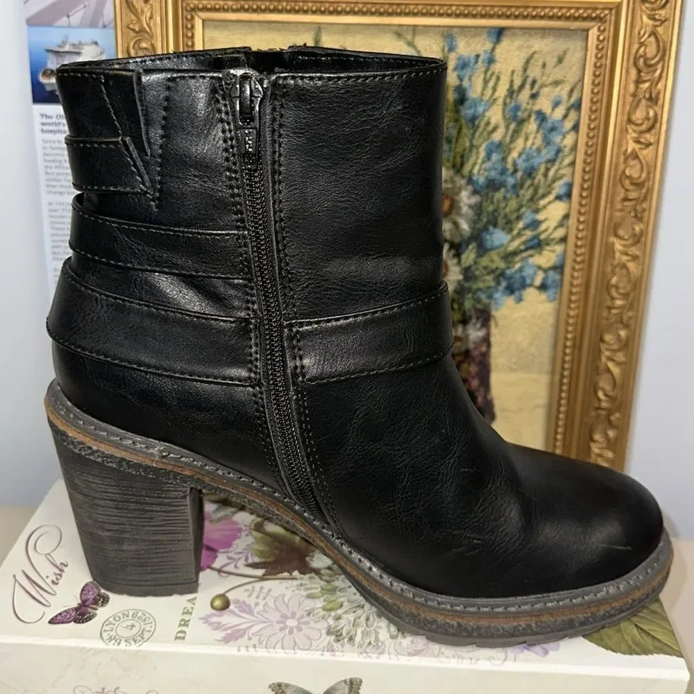 White Mountain 8 JOJO Black Heel Triple Buckle Double Zip Moto Ankle Booties